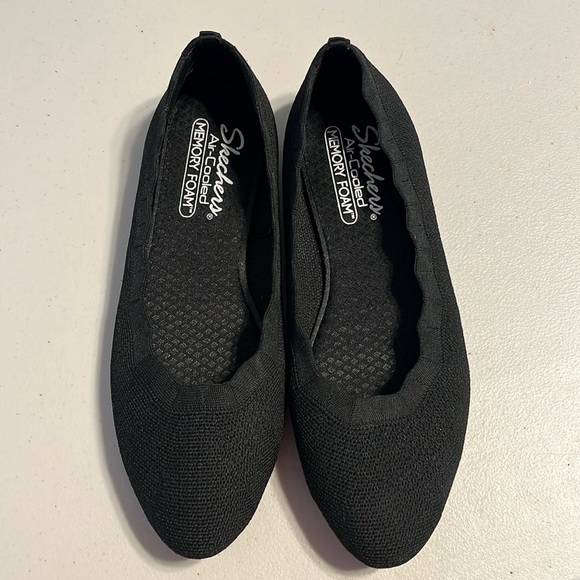 Skechers air-cooled memory foam
#8.5 - Picture 3 of 5